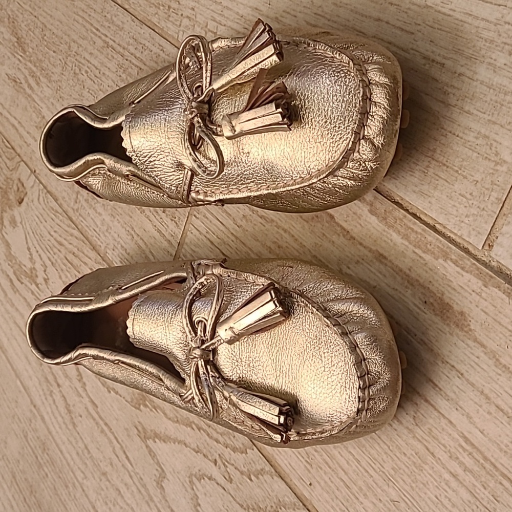 Gold Coach Driving Moccasins in a Size 9.5! In great condition!